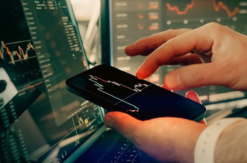 Navigating the World of Online Stock Brokers