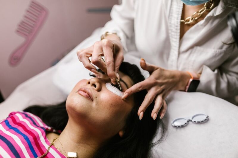 The Ultimate Guide to Finding the Perfect Lash Extension Salon