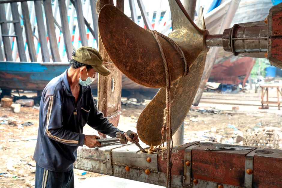 marine engine supplier